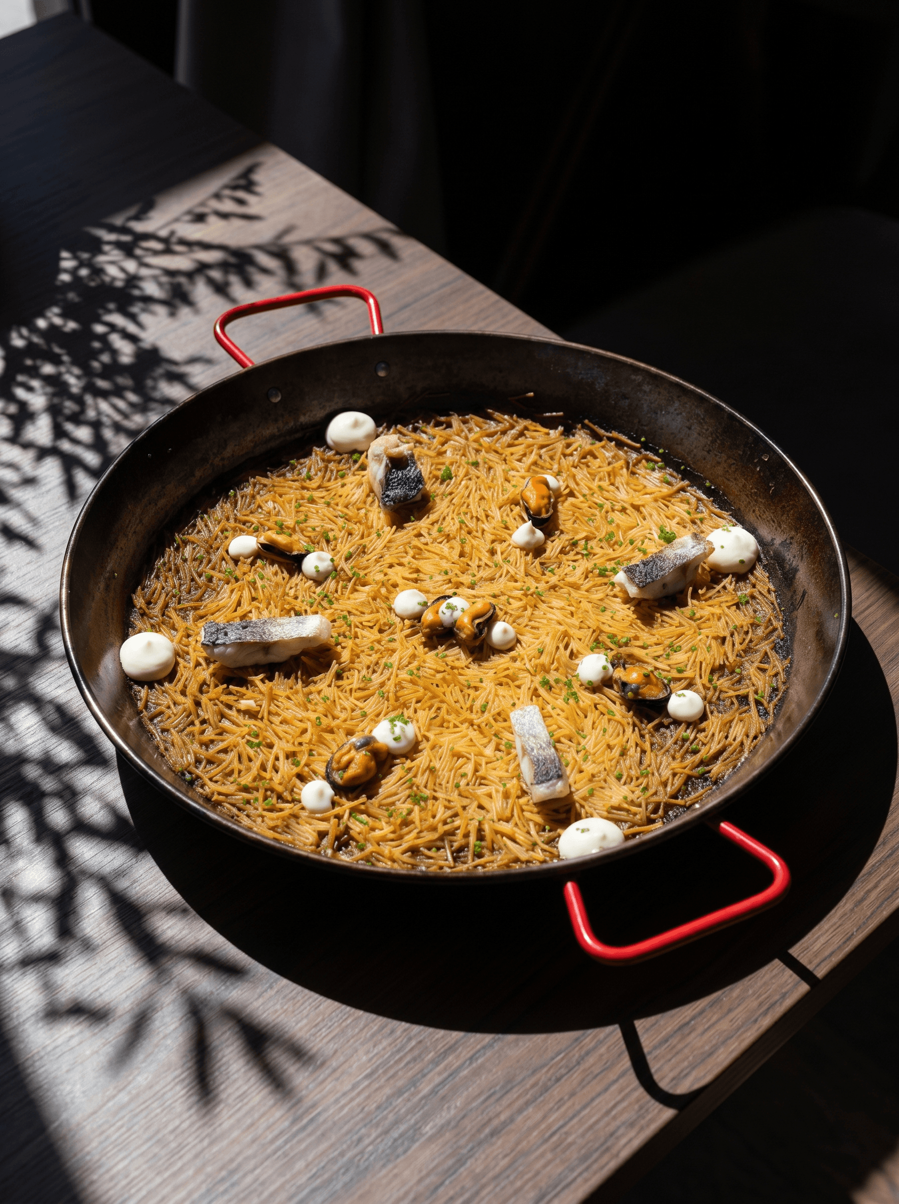 Fideuá with mussels and market fish, lit by the sun · Acontramar, La Herradura
